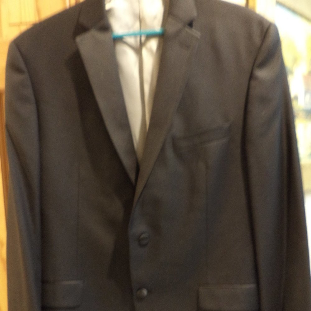 CALVIN KLEIN ADULT Tuxedo Jacket  - Black -  Size: 43R -  Super Nice Condition